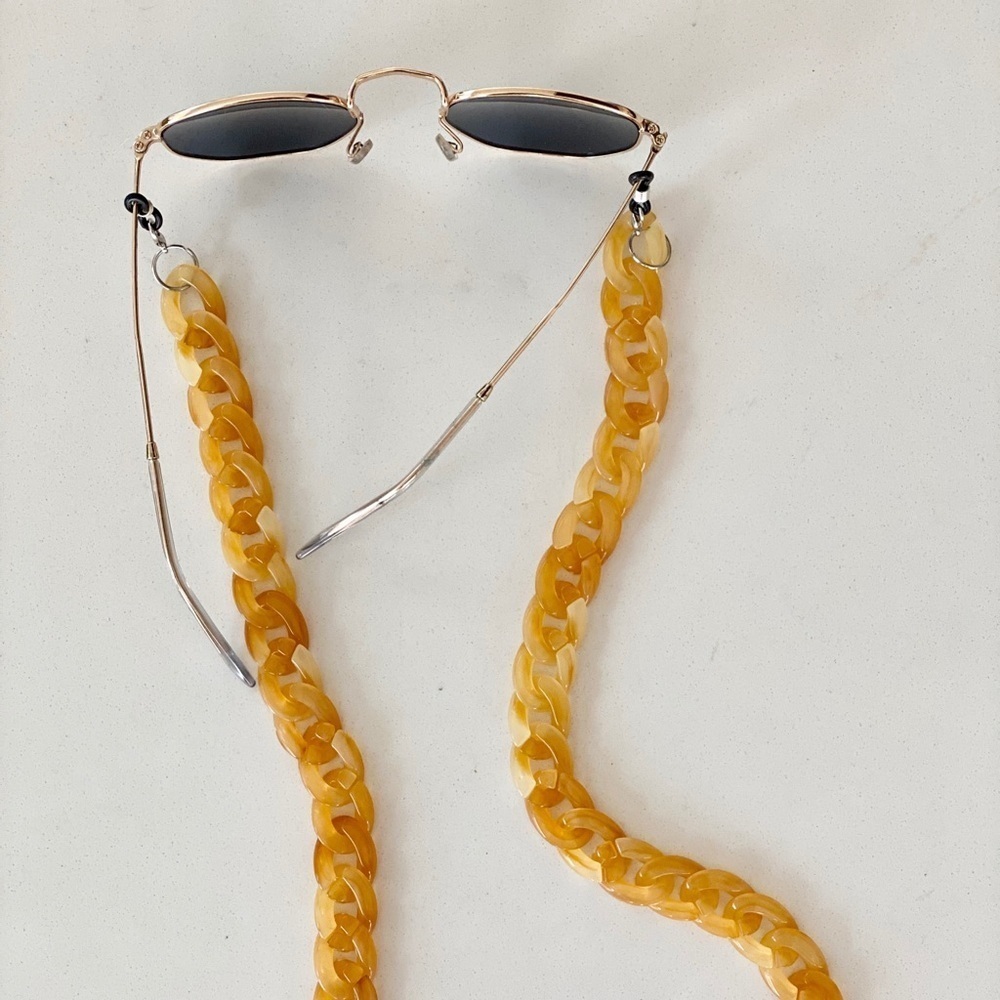 Amber yellow acrylic sunglasses mask chain holder - Picture 4 of 5